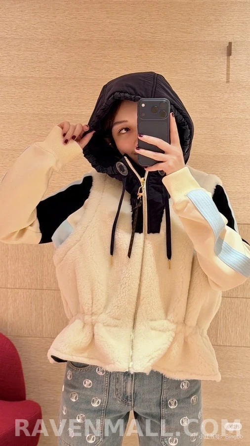 루이비통 루이비통 로고 플리스 후드 베스트 상세 이미지
