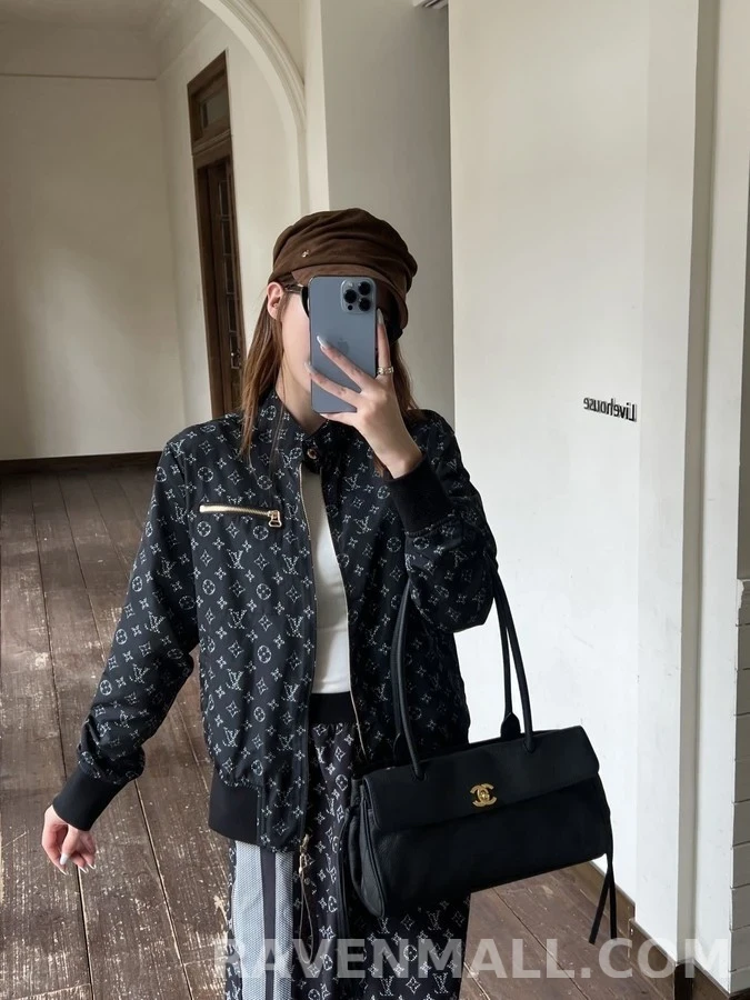 루이비통 루이비통 모노그램 양면 스탠드넥 자켓 상세 이미지