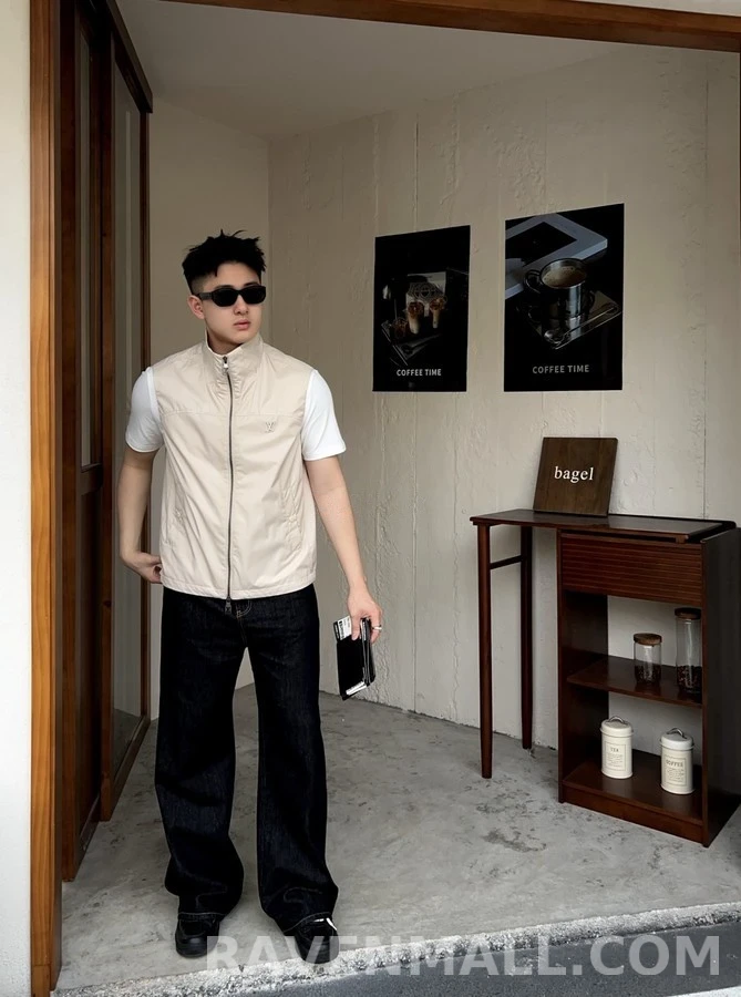 루이비통 루이비통 모노그램 엠보싱 슬리브리스 상세 이미지