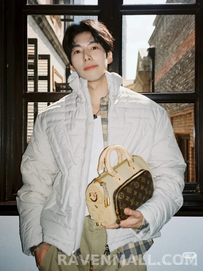 루이비통 루이비통 모노그램 자수 패딩 자켓 상세 이미지