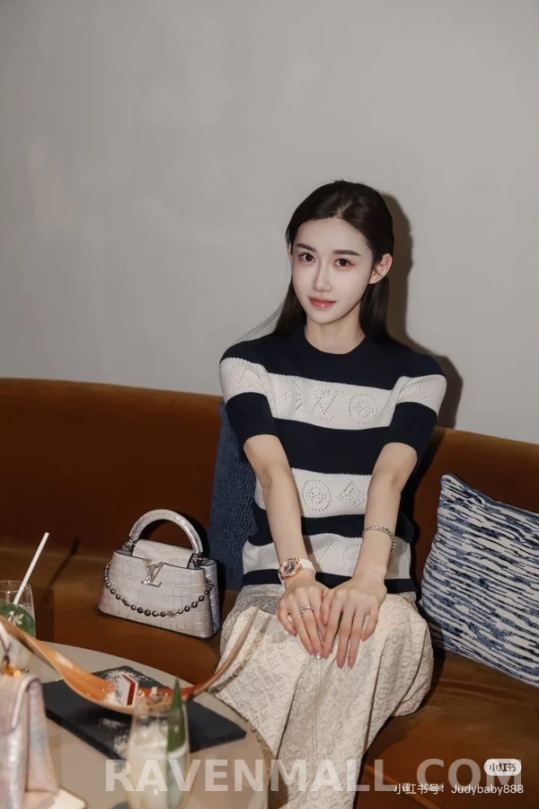 루이비통 루이비통 모노그램 컷아웃 스트라이프 니트 상세 이미지