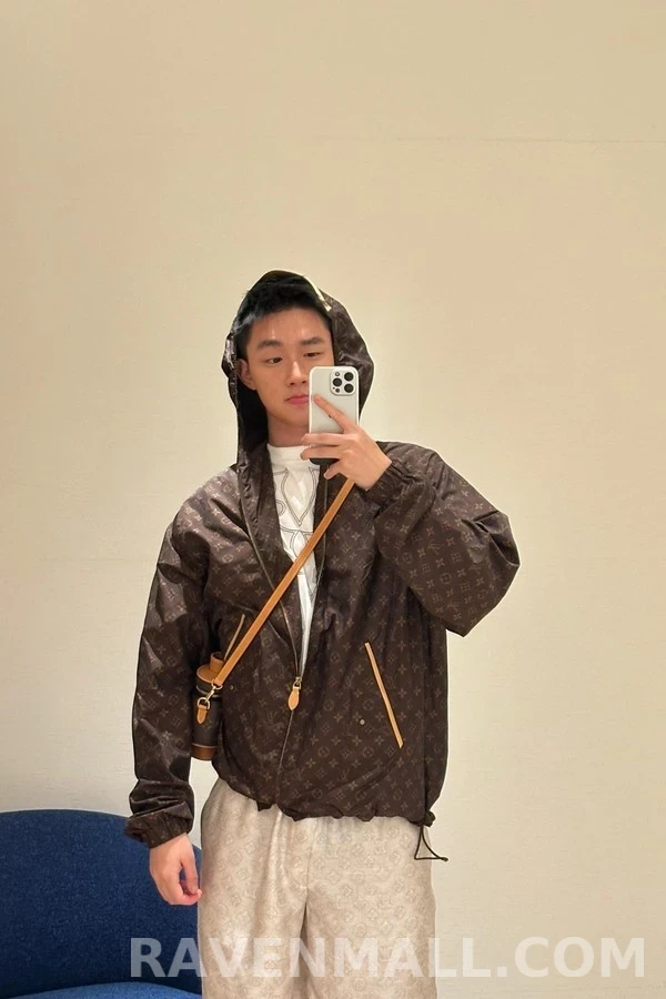루이비통 루이비통 모노그램 후드 방풍 자켓 상세 이미지
