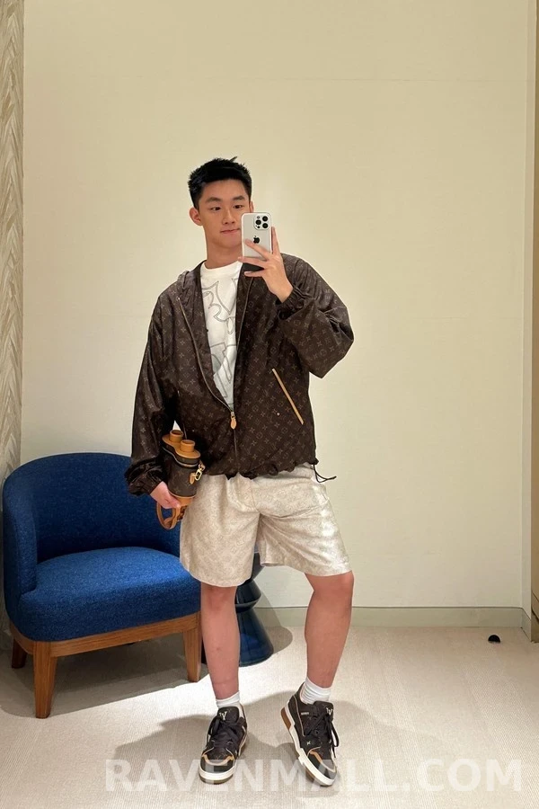 루이비통 루이비통 모노그램 후드 방풍 자켓 상세 이미지