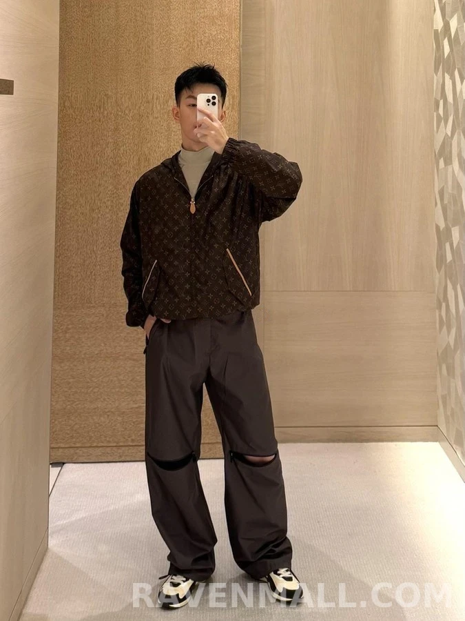 루이비통 루이비통 모노그램 후드 방풍 자켓 상세 이미지