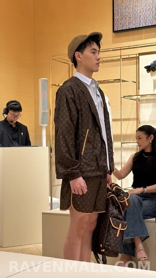 루이비통 루이비통 모노그램 후드 방풍 자켓 상세 이미지