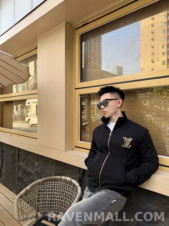 루이비통 루이비통 비즈 로고 집업 자켓 상세 이미지