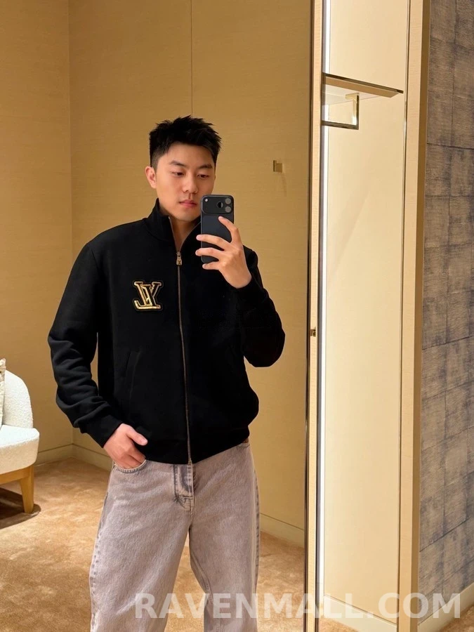 루이비통 루이비통 비즈 로고 집업 자켓 상세 이미지
