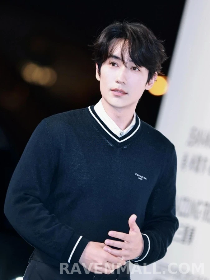 루이비통 루이비통 스트라이프 케이블 V넥 니트 상세 이미지