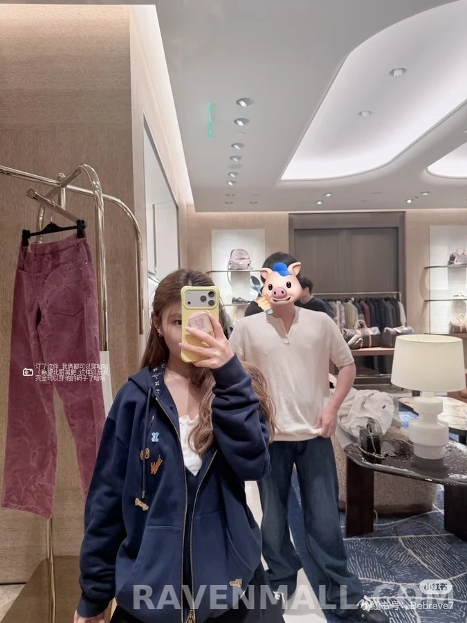 루이비통 루이비통 애니멀 패치 후드 집업 상세 이미지