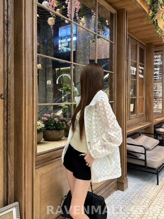 루이비통 루이비통 입체 모노그램 후드 집업 상세 이미지