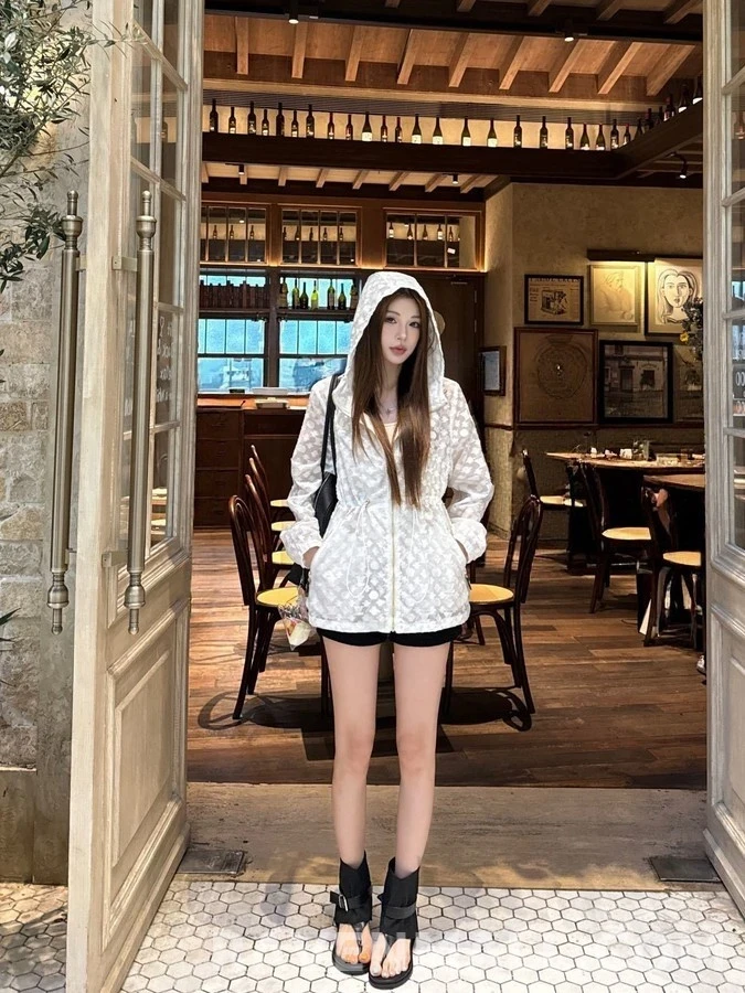 루이비통 루이비통 입체 모노그램 후드 집업 상세 이미지