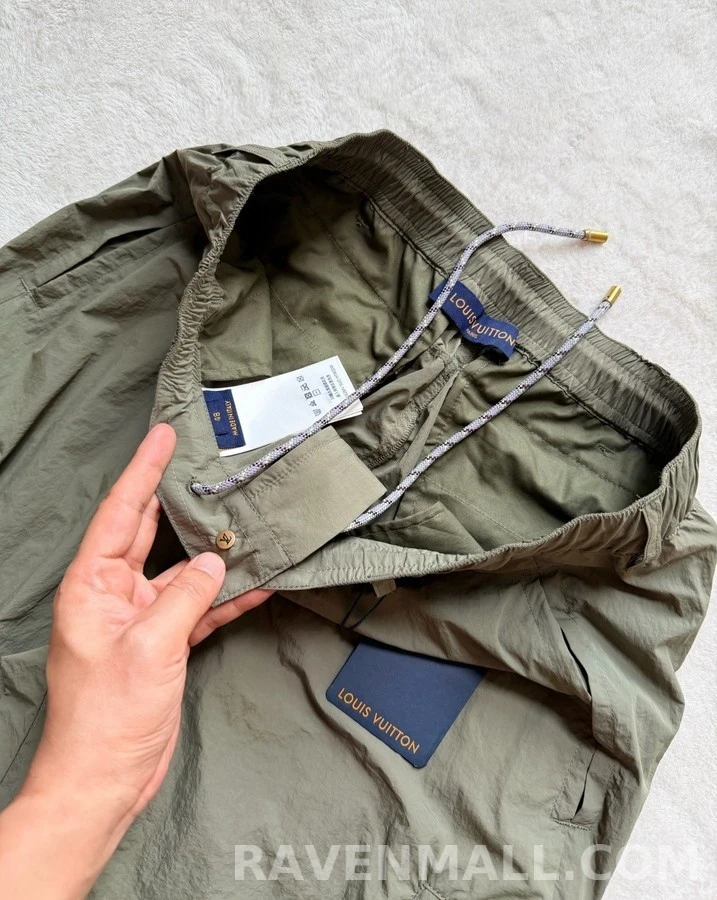 루이비통 루이비통 자수 로고 드로스트링 카고 팬츠 상세 이미지