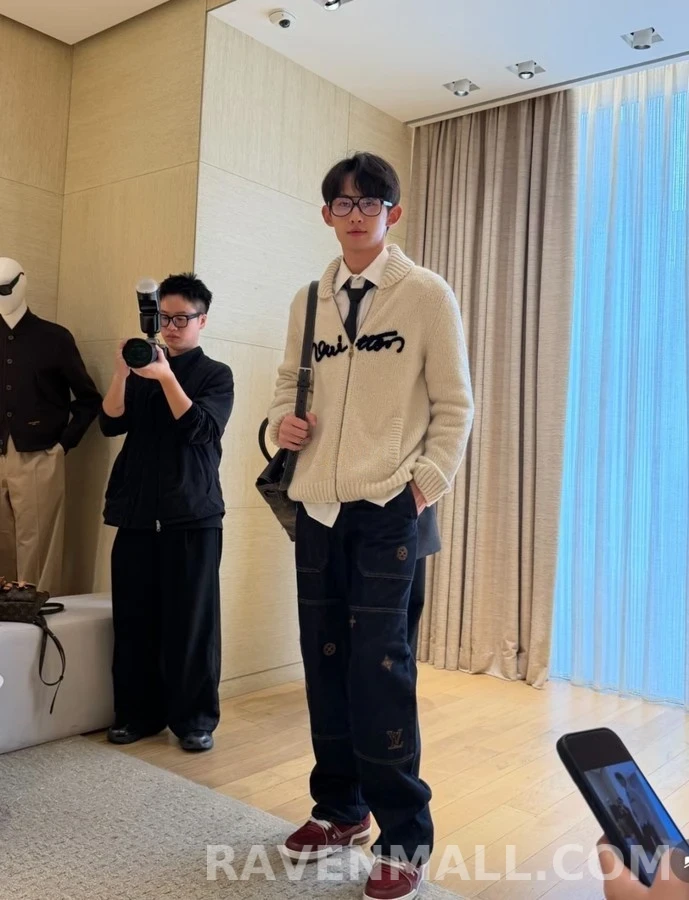 루이비통 루이비통 자수 로고 집업 가디건 상세 이미지