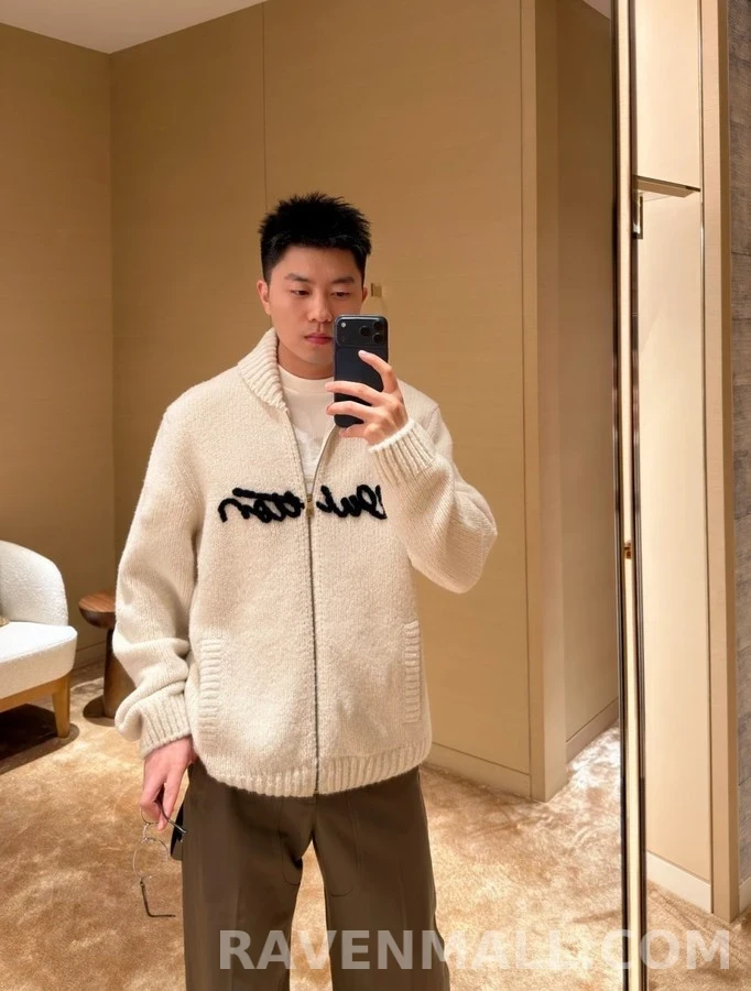 루이비통 루이비통 자수 로고 집업 가디건 상세 이미지