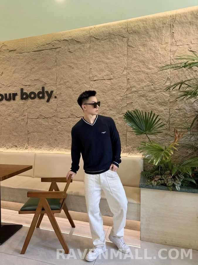 루이비통 루이비통 자수 V넥 스웨터 상세 이미지