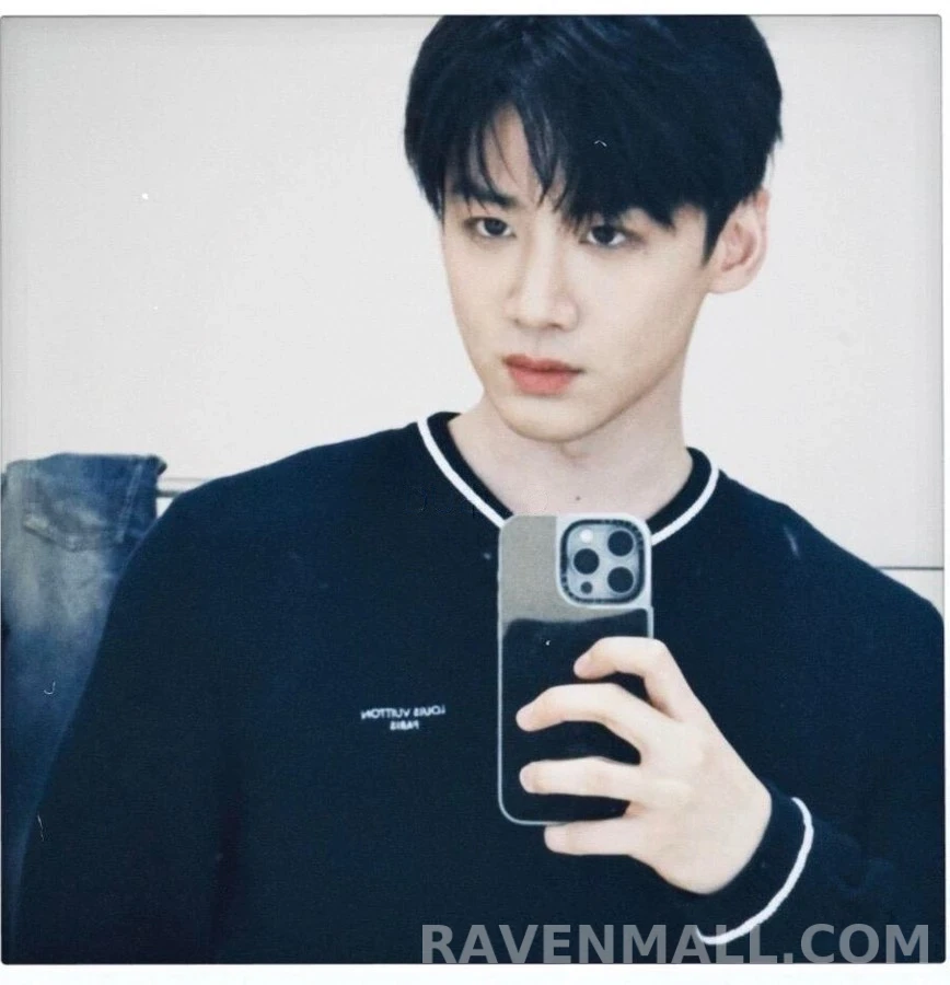 루이비통 루이비통 자수 V넥 스웨터 상세 이미지