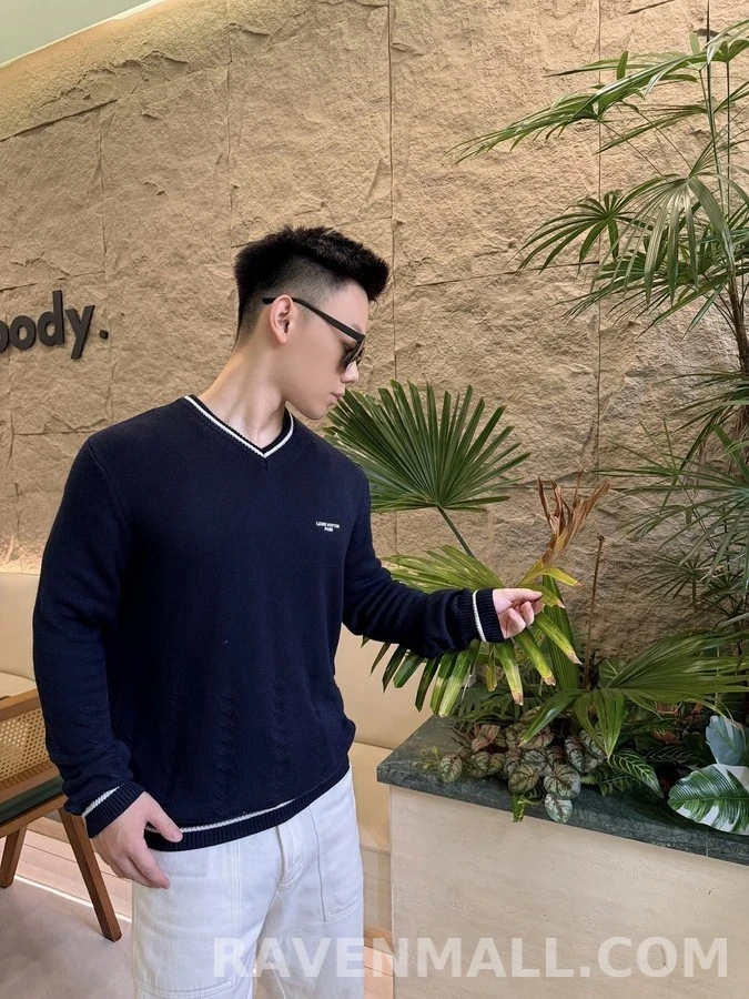 루이비통 루이비통 자수 V넥 스웨터 상세 이미지