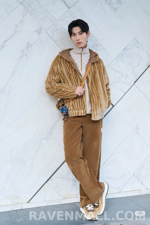 루이비통 루이비통 타이거 스트라이프 후드 집업 상세 이미지