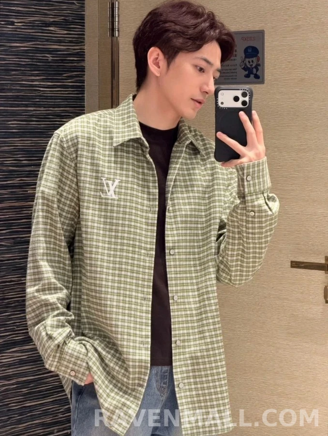 루이비통 루이비통 플래드 로고 긴팔 티셔츠 상세 이미지