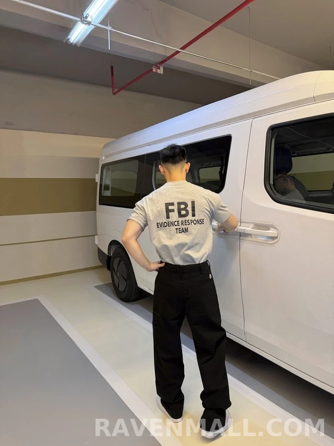 몽클레어 몽클레어 로고 지퍼 포켓 팬츠 상세 이미지