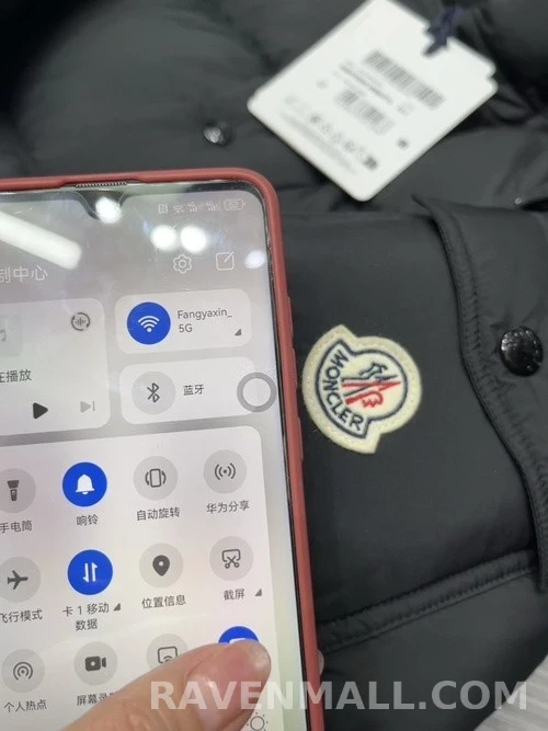 몽클레어 몽클레어 블랙 스냅 탈부착 와이드 후드 여성 패딩 상세 이미지