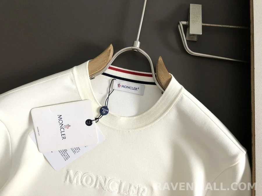 몽클레어 몽클레어 엠보싱 레터링 맨투맨 상세 이미지
