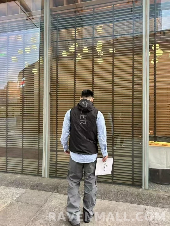 몽클레어 몽클레어 후드 반사 프린트 베스트 상세 이미지