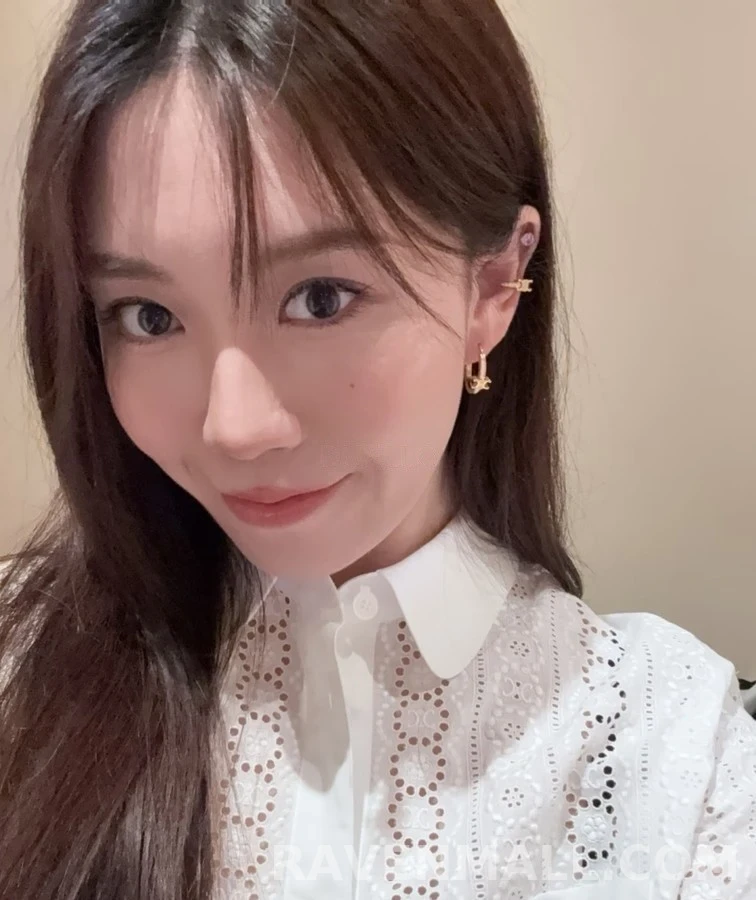셀린느 셀린느 트리오페 에나멜 귀걸이 상세 이미지