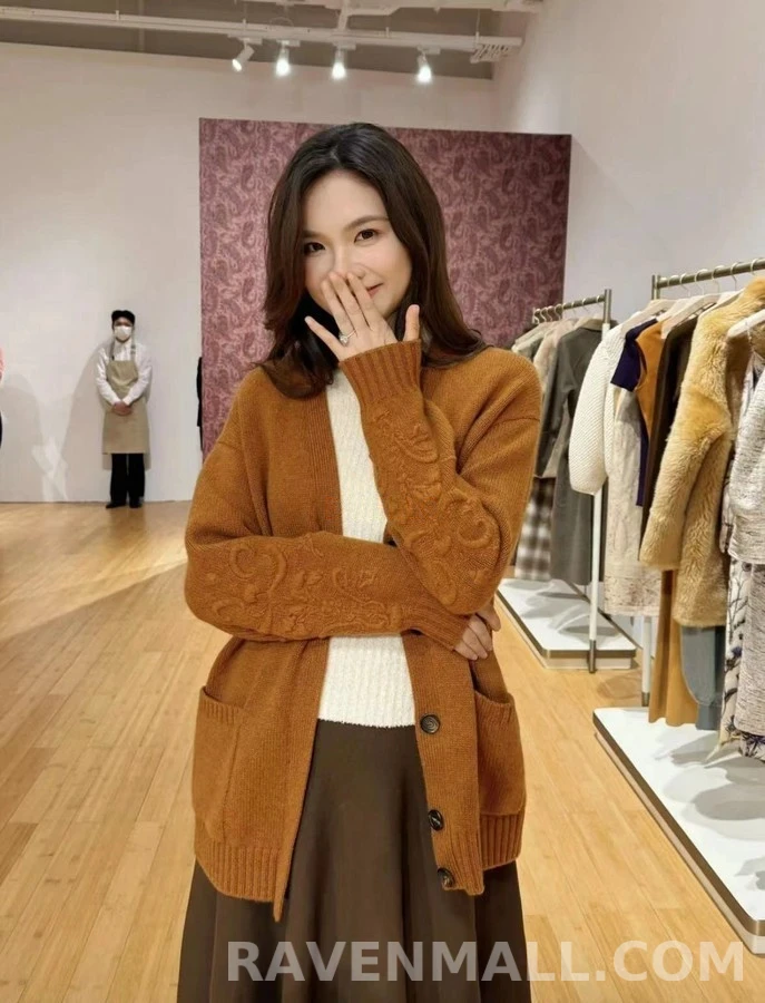 로로피아나 로로피아나 플라워 자수 브이넥 가디건 상세 이미지
