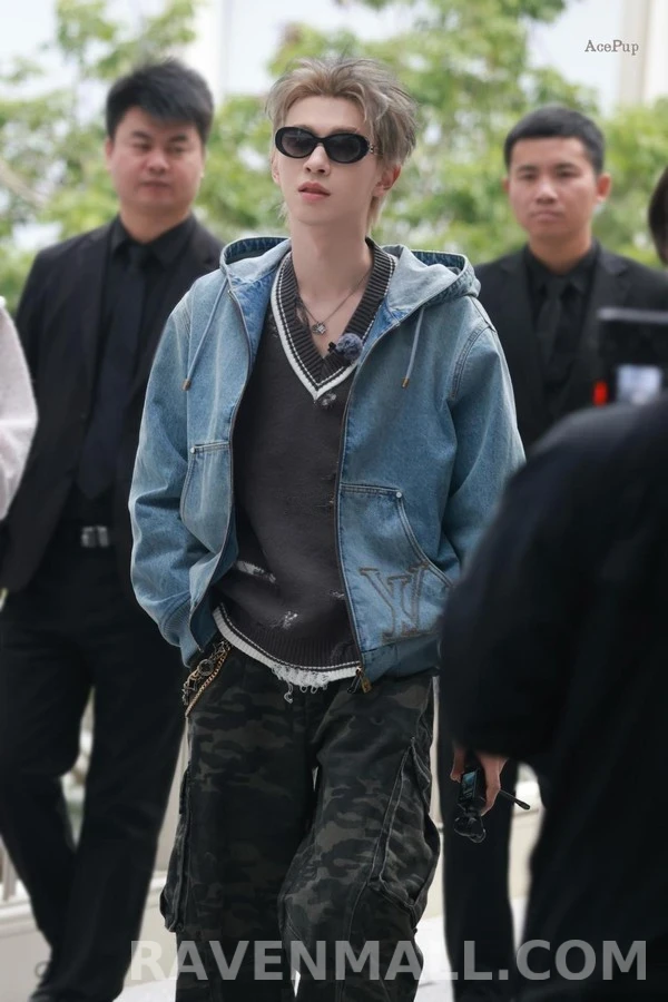 루이비통 루이비통 로고 워싱 데님 후드 집업 상세 이미지