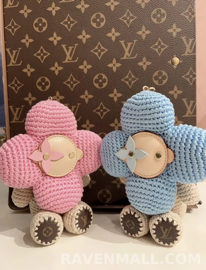 루이비통 루이비통 Vivienne 선플라워 크로셰 키링 상세 이미지