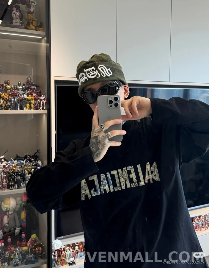 발렌시아가 발렌시아가 디지털 그래피티 로고 긴팔 티셔츠 상세 이미지