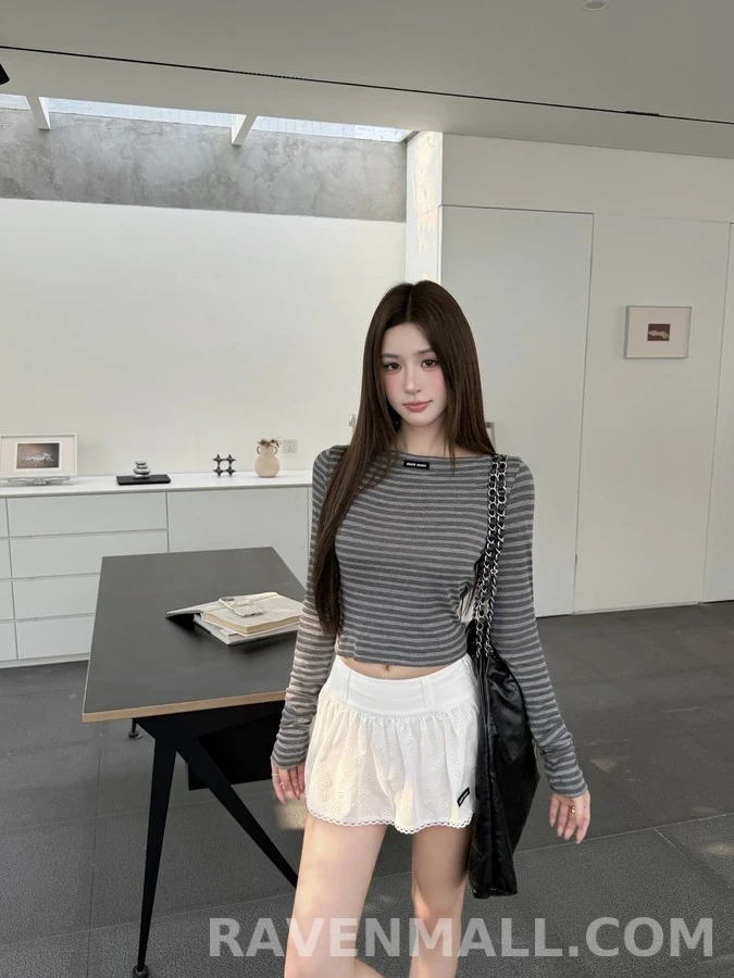 미우미우 미우미우 로고 스트라이프 보트넥 긴팔 티셔츠 상세 이미지