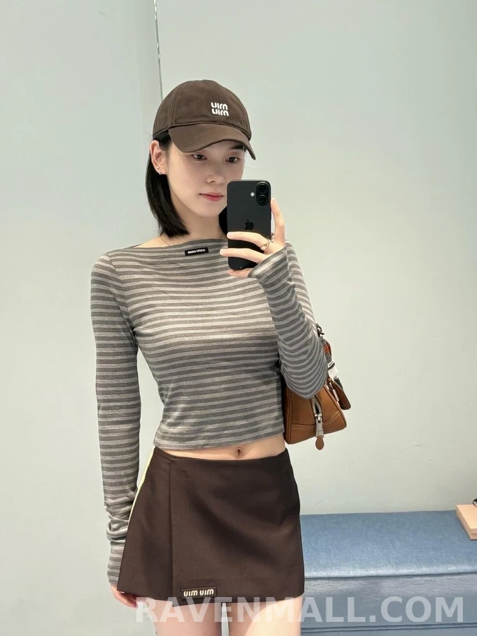 미우미우 미우미우 로고 스트라이프 보트넥 긴팔 티셔츠 상세 이미지
