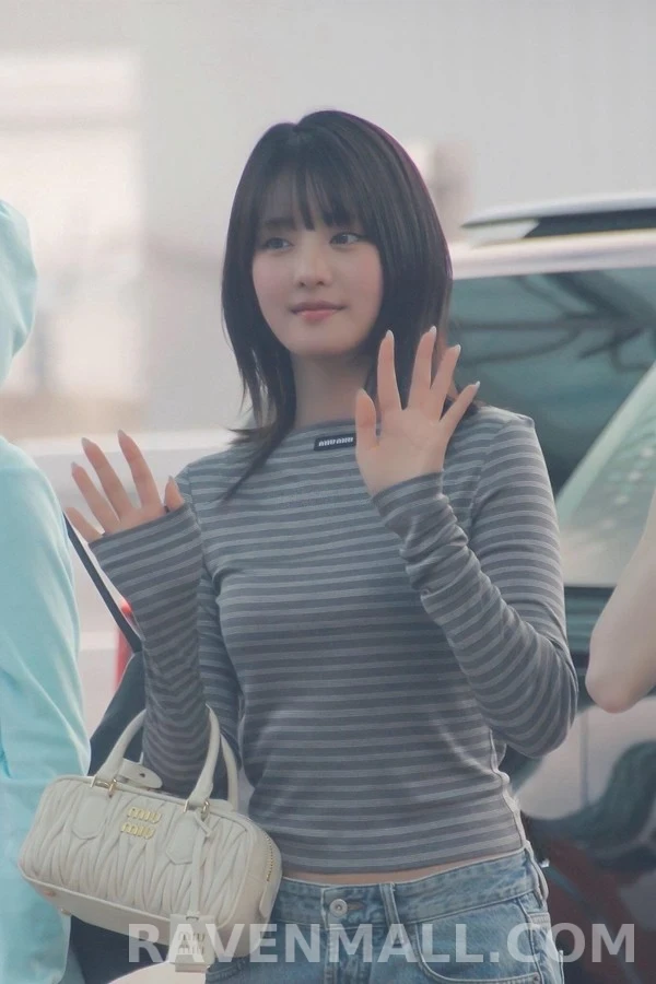 미우미우 미우미우 로고 스트라이프 보트넥 긴팔 티셔츠 상세 이미지