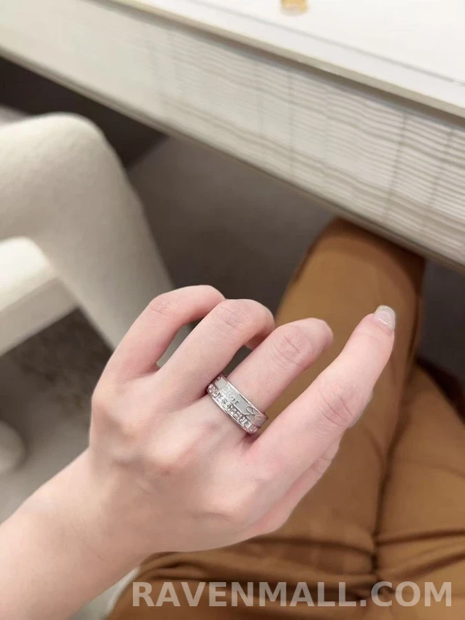 디올 디올 분층 레터링 큐빅 반지 상세 이미지
