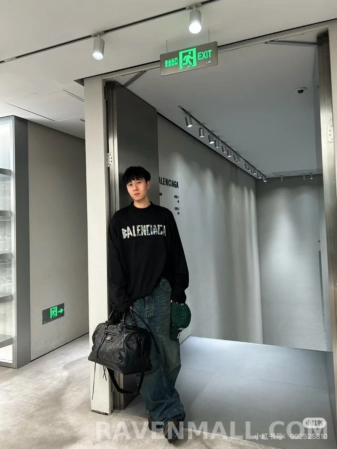 발렌시아가 발렌시아가 그래피티 테이프 로고 긴팔 티셔츠 상세 이미지