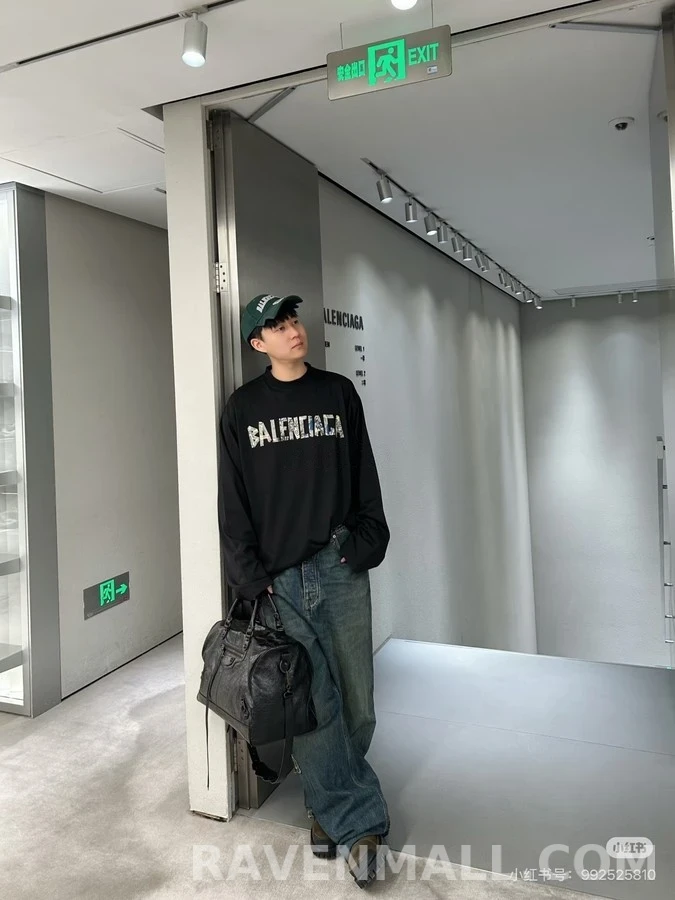 발렌시아가 발렌시아가 그래피티 테이프 로고 긴팔 티셔츠 상세 이미지