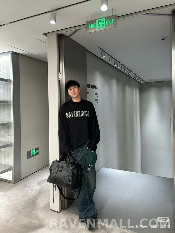 발렌시아가 발렌시아가 그래피티 테이프 로고 긴팔 티셔츠 상세 이미지