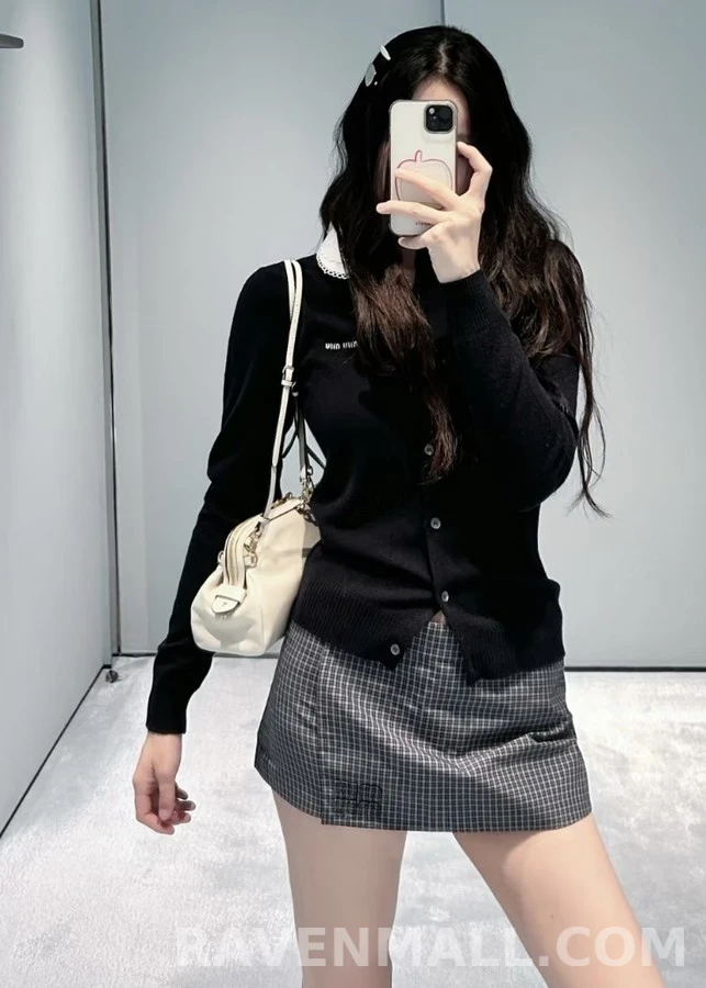 미우미우 미우미우 로고 탈착식 카라 긴팔 티셔츠 상세 이미지
