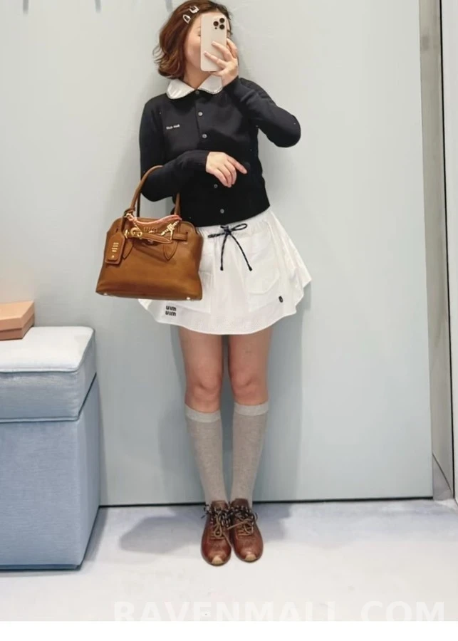 미우미우 미우미우 로고 탈착식 카라 긴팔 티셔츠 상세 이미지