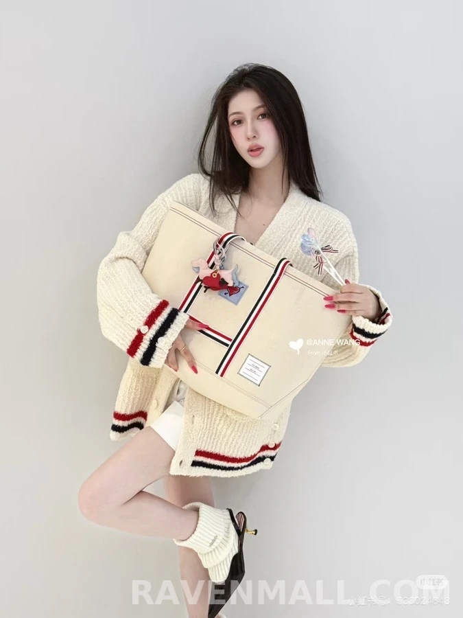 톰브라운 톰브라운 스트라이프 부클 가디건 상세 이미지