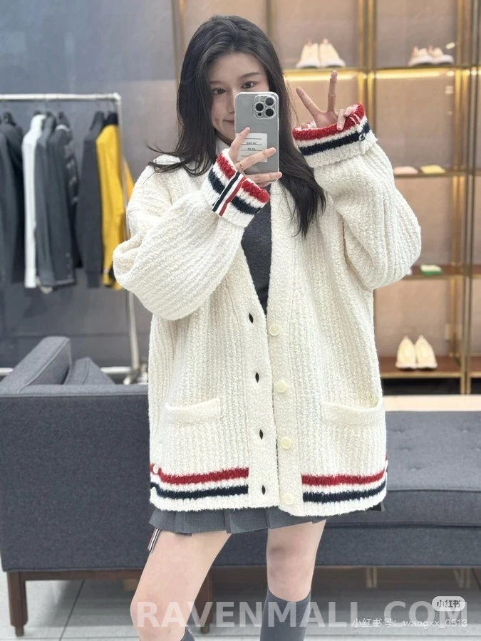 톰브라운 톰브라운 스트라이프 부클 가디건 상세 이미지