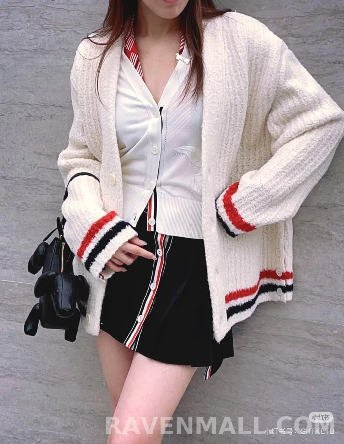 톰브라운 톰브라운 스트라이프 부클 가디건 상세 이미지