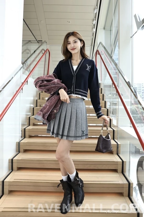 루이비통 루이비통 로고 스트라이프 V넥 가디건 상세 이미지