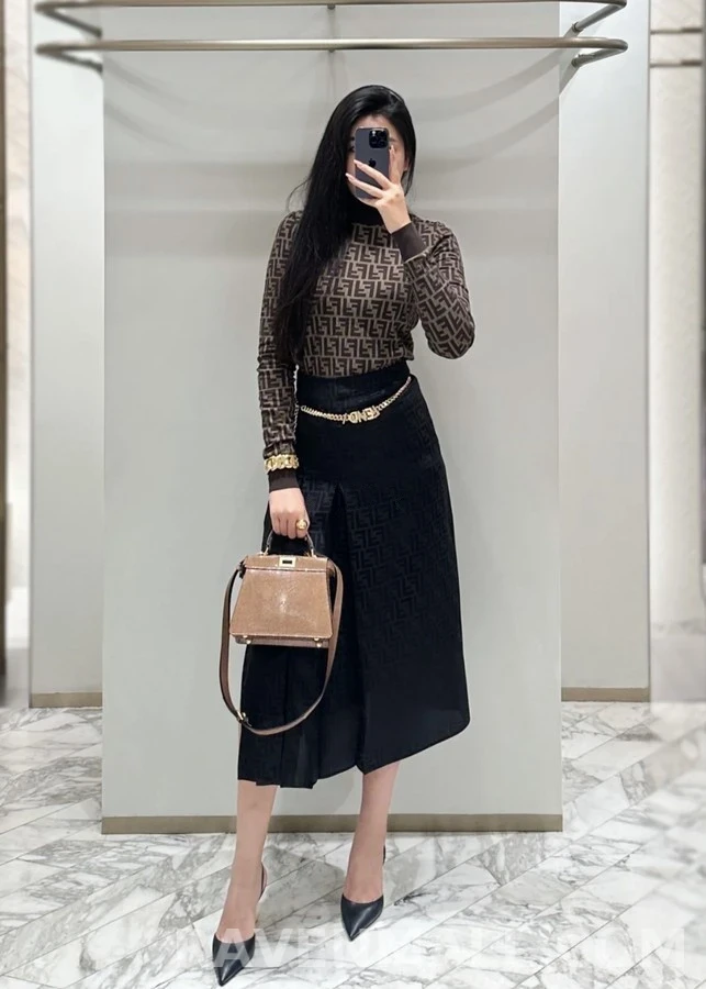 펜디 펜디 모노그램 터틀넥 긴팔 티셔츠 상세 이미지