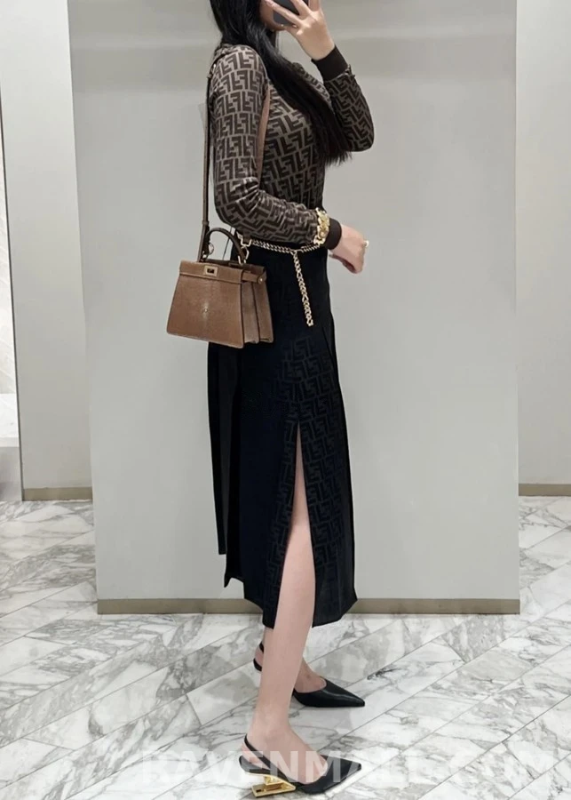 펜디 펜디 모노그램 터틀넥 긴팔 티셔츠 상세 이미지