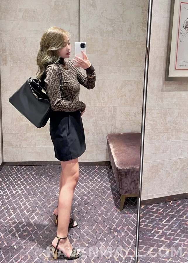 펜디 펜디 모노그램 터틀넥 긴팔 티셔츠 상세 이미지