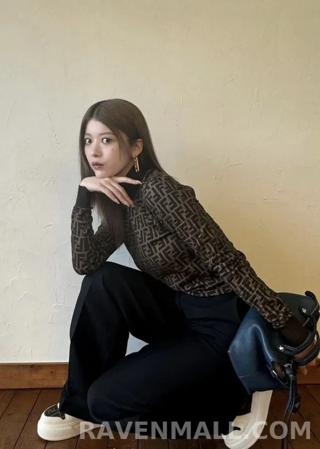 펜디 펜디 모노그램 터틀넥 긴팔 티셔츠 상세 이미지