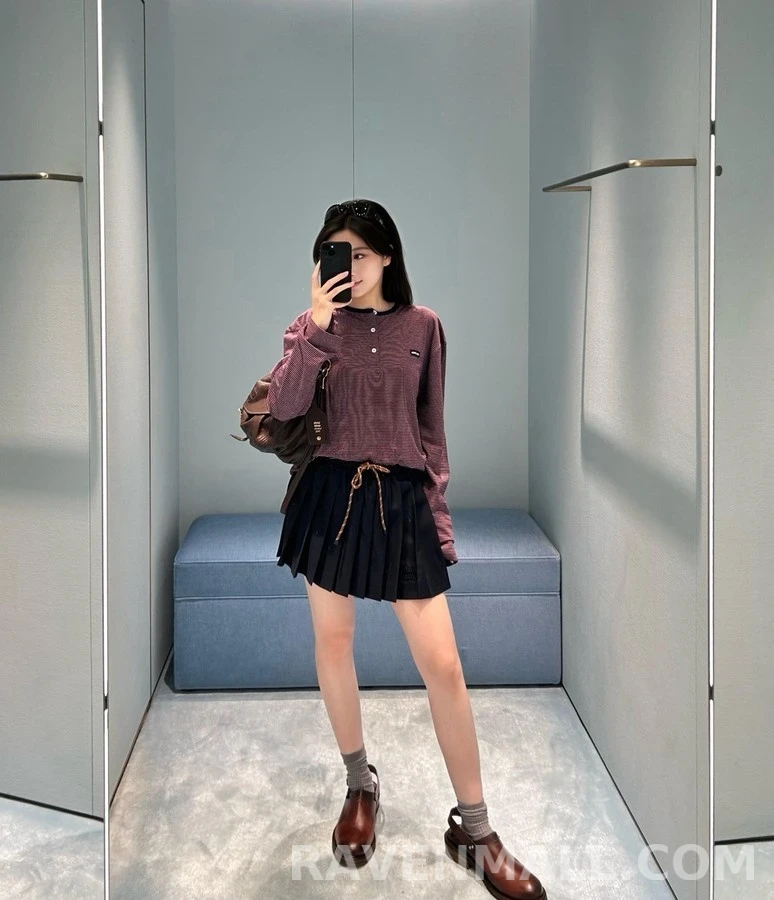 미우미우 미우미우 MIU 로고 스트라이프 헨리넥 긴팔 티셔츠 상세 이미지